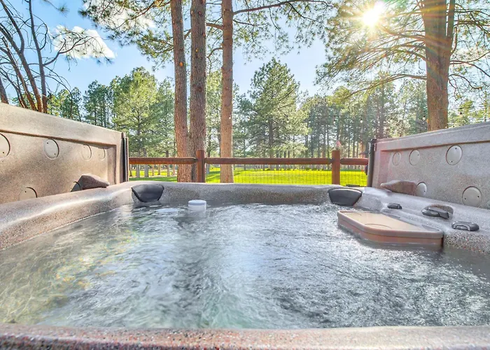 Golf Course Getaway & Hot Tub Haven In Pinetop! *
