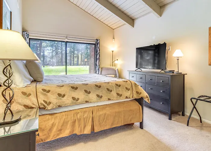 Holiday home Golf Course Getaway & Hot Tub Haven In Pinetop!