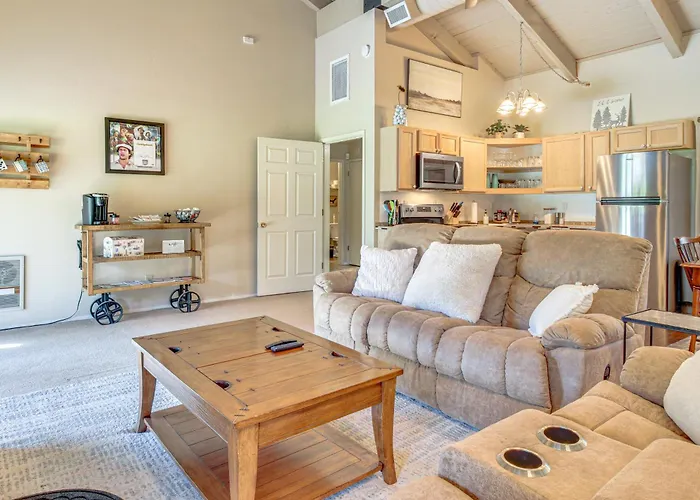 Holiday home Golf Course Getaway & Hot Tub Haven In Pinetop!