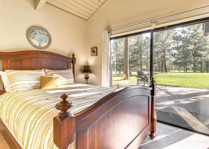Holiday home Golf Course Getaway & Hot Tub Haven In Pinetop! *
