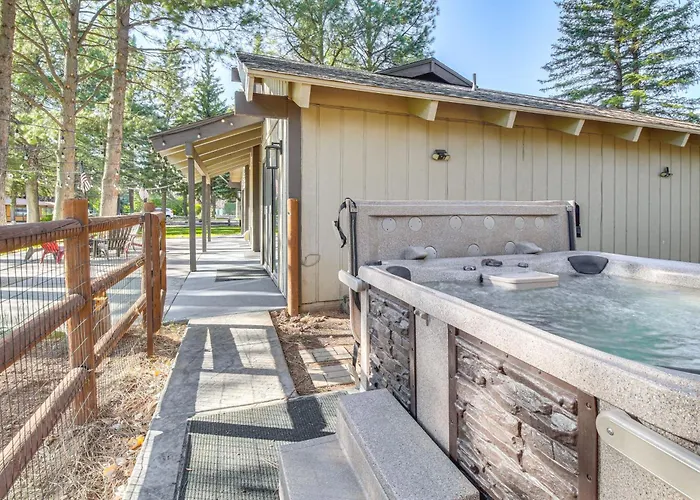 Golf Course Getaway & Hot Tub Haven In Pinetop! Holiday home Pinetop-Lakeside